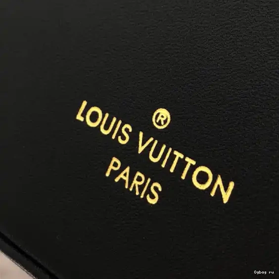 With Louis Vuitton Alligator Leather CHAPEAU BOITE PETITE 0515